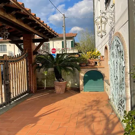 Holiday home Raffinato Bilocale A Vicino Al Mare Lido di Camaiore